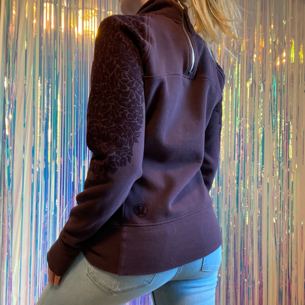 Lululemon • Floral Flock Velvet Detail Pullover Sweatshirt